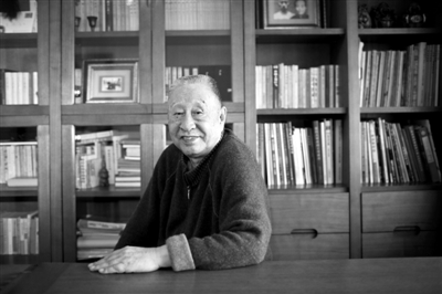 3月6日，83岁的吴洪源。50年前，他写下《学习雷锋好榜样》的歌词。新京报记者 李飞 摄