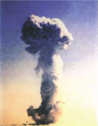 1964年中国第一颗原子弹：没有那个东西人家说你不算数